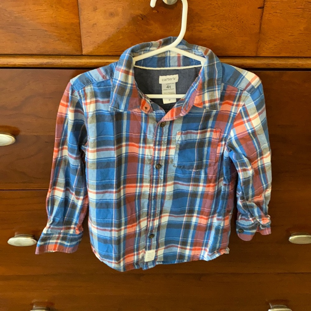 Great shirt never worn 🦖bundle and save!!